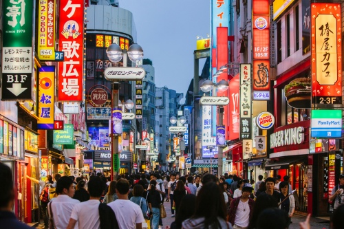 500 x 333 Busy street in Shinjuku Tokyo