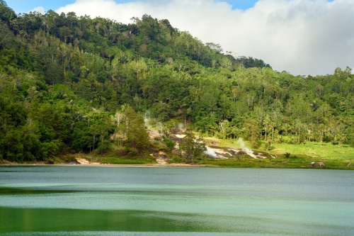 500 x 333 Lake Tomohon Minahasa Sulawesi