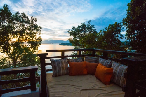 500 x 333 Sunset Gaya Island