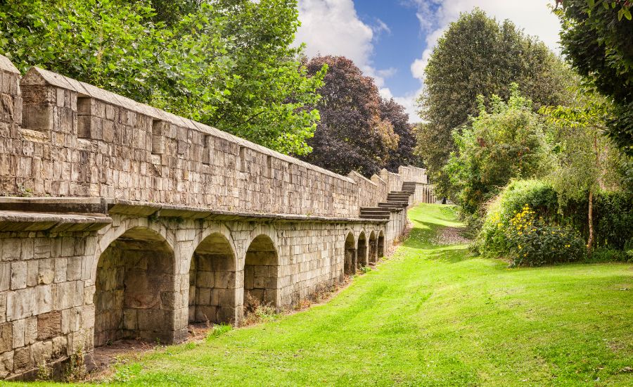 900 x 550 Yorks City Walls