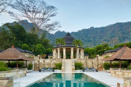 Amanjiwo pool and rotunda