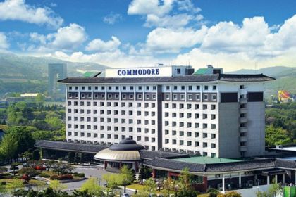 Commodore Hotel Exterior