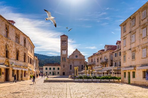 D3Hvar Town Square 1