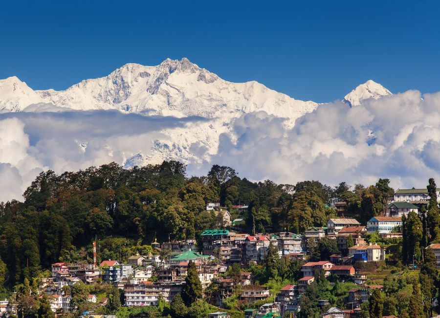 Darjeeling backed by Kachenjunga, India