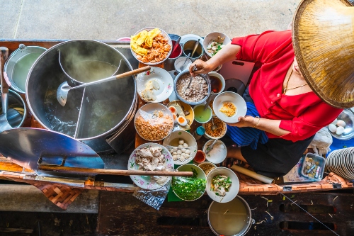 Food vendor at Damnoen Saduak floating market Thailand 1