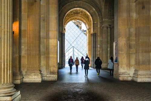 Louvre interior 500 x 333