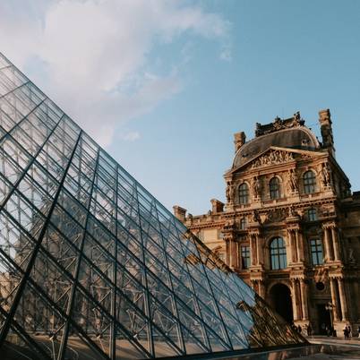 Louvre Museum 402x402