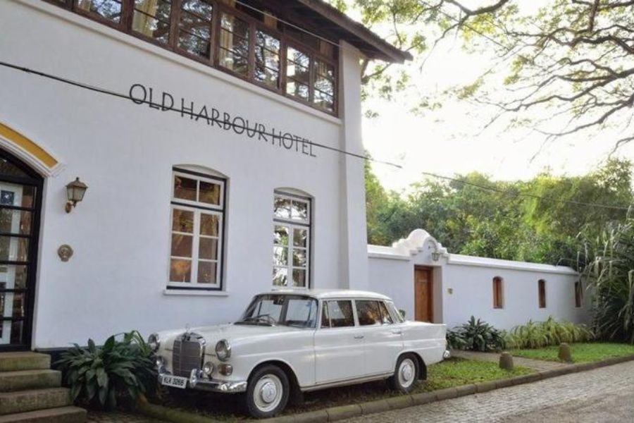 Old Harbour Hotel Exterior