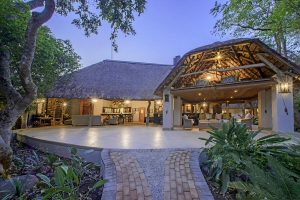 Savanna main lodge 300x200 1