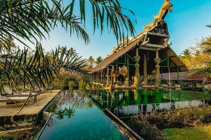 Tugu Lombok exterior