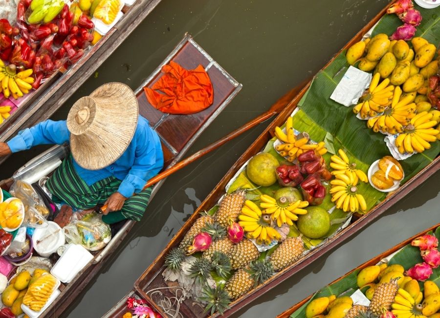 What to do floating markets Damnoen Saduak floating market outside Bangkok